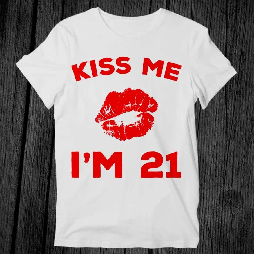 Kiss Me I'm 21 Birthday Humor  - Men'S Fashion Night Out 评论和价格